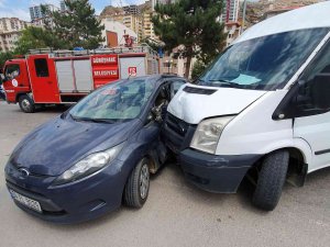Gümüşhane’de Trafik Kazası: 2 Yaralı