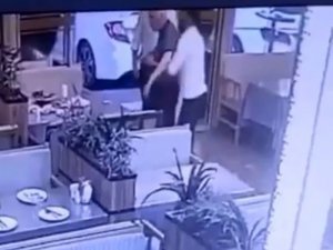 Boğazına Yiyecek Kaçan Müşterisini Garson Heimlich Manevrasıyla Kurtardı
