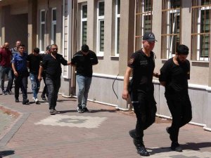 Çanakkale’de Çıkan Kavgada Gözaltına Alınan 10 Kişi Adliyeye Sevk Edildi