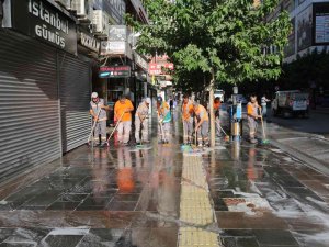 Elazığ Belediyesi Kent Genelinde Temizlik Çalışmalarını Sürdürüyor