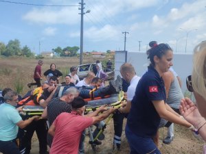 Korkutan Kaza, Sürücü Otomobilinden Metrelerce Uzağa Savruldu