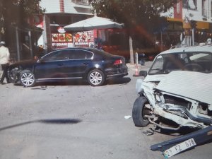 Elazığ’da Trafik Kazası: 2 Yaralı