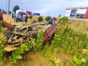 Yoldan Çıkan Otomobil Tütün Tarlasına Uçtu