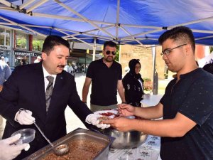 Altıeylül Belediyesi’nden Aşure İkramı