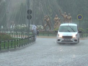 Eskişehir’de Şiddetli Sağanak Yağış