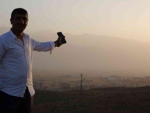 Yüksekova’da Dağlar Toz Bulutunda Kayboldu