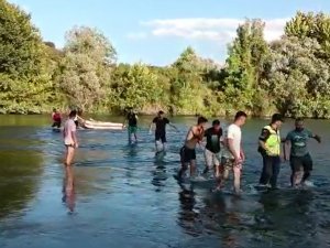 Barajın Kapakları Açıldı, 7 Kişi Çayda Mahsur Kaldı