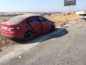 Şarampole Devrilen Otomobilde Bulunan 2 Kişi Yaralandı