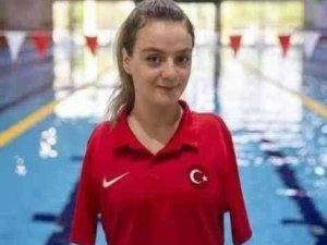 Sümeyye Boyacı Altın Madalyaya Yüzdü
