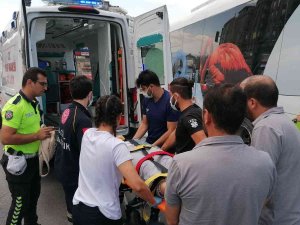 Otomobil İle Çarpışan Motosikletin Sürücüsü Yaralandı
