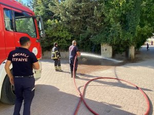 Elektrik Telleri Birbirine Çarpınca Trafo Patladı