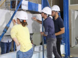 Elazığ Depreminden Yola Çıktılar İnşaat Sektöründe Kışın Beton Dökerek Dünyada Bir İlke İmza Attılar