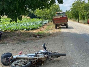 Pazaryeri’nde Traktör İle Motosiklet Çarpıştı;1 Yaralı