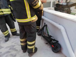 Elektrikli Scooter Alev Alev Yandı