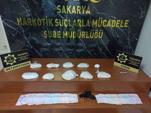 Otomobile Zulalanan Uyuşturucular Bulundu