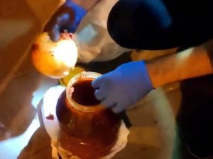 Bidonun İçindeki Salça İçine Zulalanmış Uyuşturucu Madde Bulundu