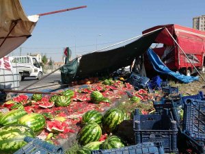 Otomobil Karpuz Sergisine Daldı: 1 Ölü