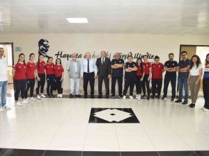 Rektör Namık Ak, Kadın Halter Milli Takım Sporcularını Ağırladı