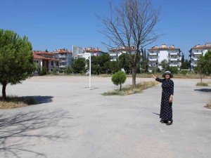 10 Bin Kişinin Yaşadığı Mahallede Okul Ve Cami Yok