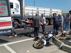 Motosiklet Otomobile Çarptı: 2 Yaralı