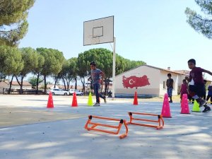 Manisa’da Mevsimlik Tarım İşçileri Çocuklarına Spor Panayırı Etkinliği