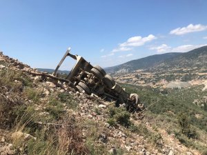 Baraj İnşaatında Kamyon 80 Metrelik Uçuruma Yuvarlandı