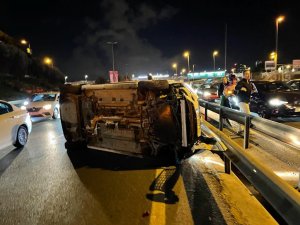Kağıthane’de Meydana Gelen Trafik Kazasında Otomobil Yan Yattı: 1 Yaralı
