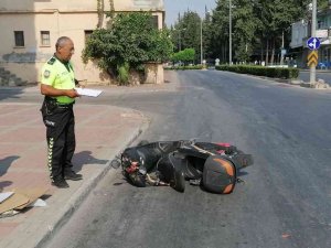 Manavgat’ta Yola Savrulan Elektrikli Bisiklet Sürücüsüne Minibüs Çarptı