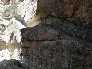Koruma Altındaki Kanyonda Merdiven Yapmak İçin Kayaların Kazınması Yöre Halkının Tepkisini Çekti