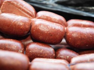 Dana Sucuğundan Tavuk Eti Çıktı