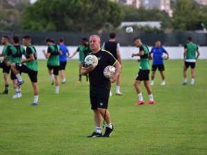 Denizlispor Lige Moralli Başlamanın Hesaplarını Yapıyor
