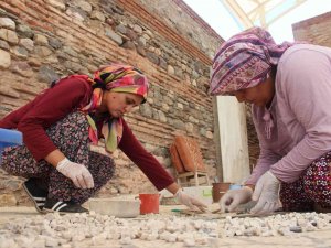 Kadınlardan Bin 700 Yıllık Sardes Antik Kentine İnce Dokunuş