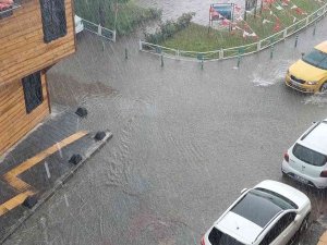 Meteoroloji Sarı Kodla Uyarmıştı: Tekirdağ’da Gökyüzünden Adeta Su Boşaldı