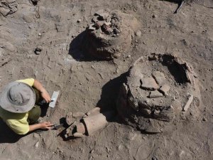 Ahlat Kazıları Tarihe Işık Tutuyor