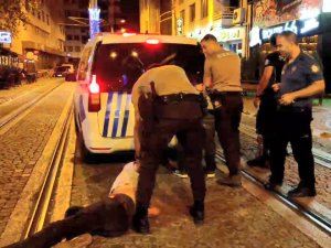Kafede Taşkınlık Çıkaran Alkollü Şahıslar Bekçilere Mukavemet Gösterdi