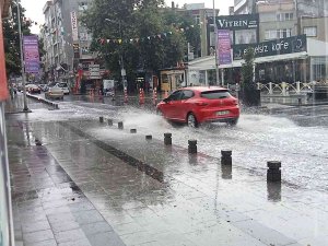 Çorlu’da Yağmur Yolları Göle Çevirdi