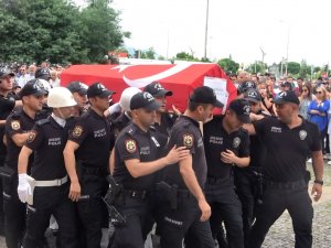 Lunapark’taki Eğlence Treni Kazasında Ölen Komiser Yardımcısı Bayan Polis İçin Tören Düzenlendi