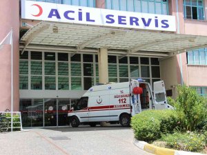 Üzerine Demir Pencere Düşen 20 Günlük Bebek Yaşam Savaşı Veriyor
