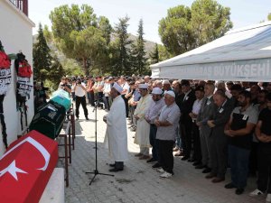 5 Kişilik Aile Yan Yana Toprağa Verildi