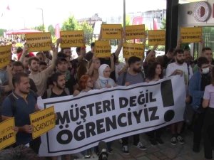 Ümraniye’de Doğuş Üniversitesinin Öğrencileri Öğrenim Ücretlerine Yapılan Zammı Protesto Etti