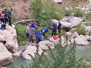 Hsk Şube Müdürü Balık Avlarken Çaya Düşüp Boğuldu