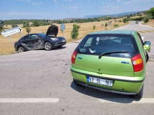 Gediz’de Trafik Kazası: 3 Yaralı