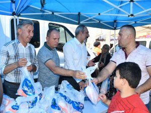 Söke Belediyesi, Ürettiği Unu Vatandaşlara Dağıtıyor