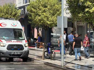 Apartmanın Girişinde Kan Gören Vatandaşların İhbarı Polisi Alarma Geçirdi