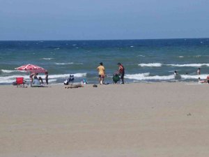 Denizde Boğulma Tehlikesi Geçiren Yaşlı Adam Hastaneye Kaldırıldı