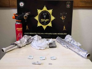 Polis Uygulamasında Uyuşturucuyla Yakalandılar