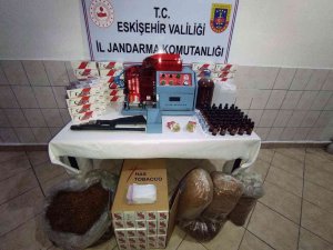 Jandarma Operasyonunda Kaçak Tütün Ve Sahte İçki Ele Geçirildi
