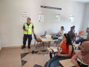 Jandarmadan Sürücü Adaylarına Trafik Eğitimi