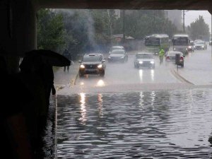 Kocaeli’yi Sağanak Vurdu