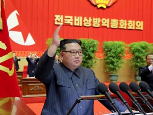 Kuzey Kore Lideri Kim Jong-un Covid-19 Salgınına Karşı Zafer İlan Etti